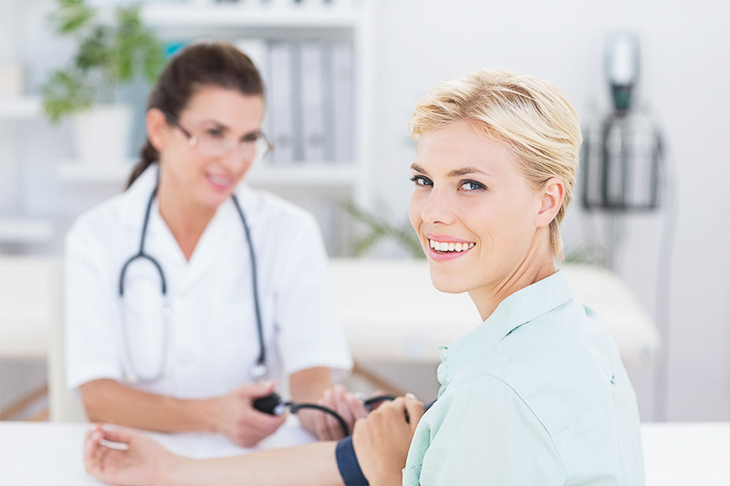 doctor besmax ia tensiunea unui pacient doctor besmax ia tensiunea unui pacient