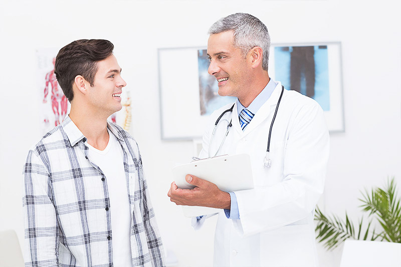 medic besmax comunica zambind cu un pacient medic besmax comunica zambind cu un pacient