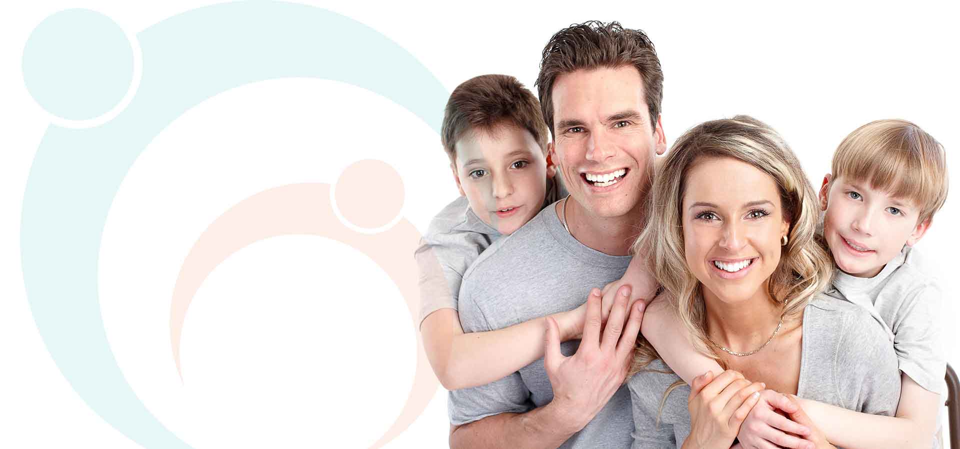 familie fericita langa logoul besmax
